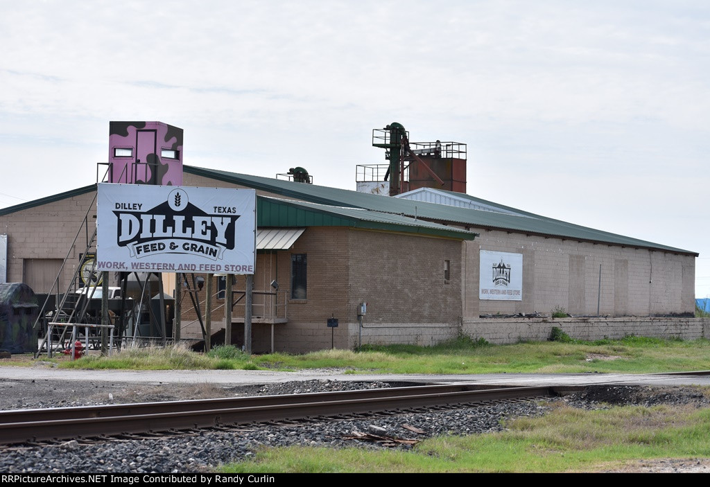 Dilley TX Feed Distributor